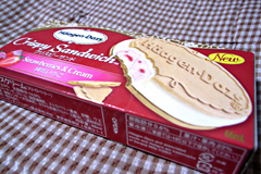 ハーゲンダッツ Haagen-Dazs クリスピーサンド 練乳いちご