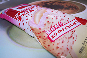 森永乳業(エスキモー) チェリオ ホワイトチョコ&いちご